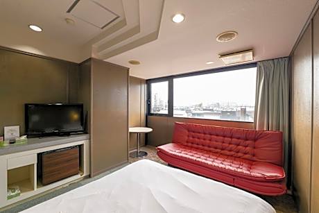 Deluxe Double Room with Shower - Non-Smoking