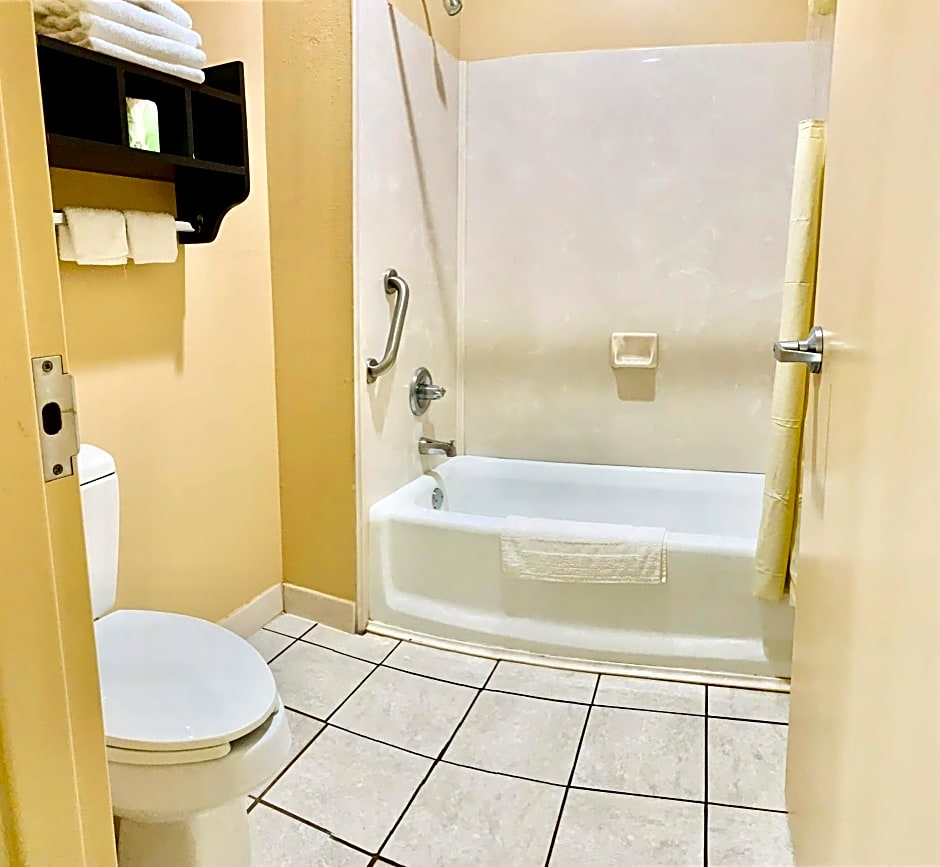 Weston Inn & Suites