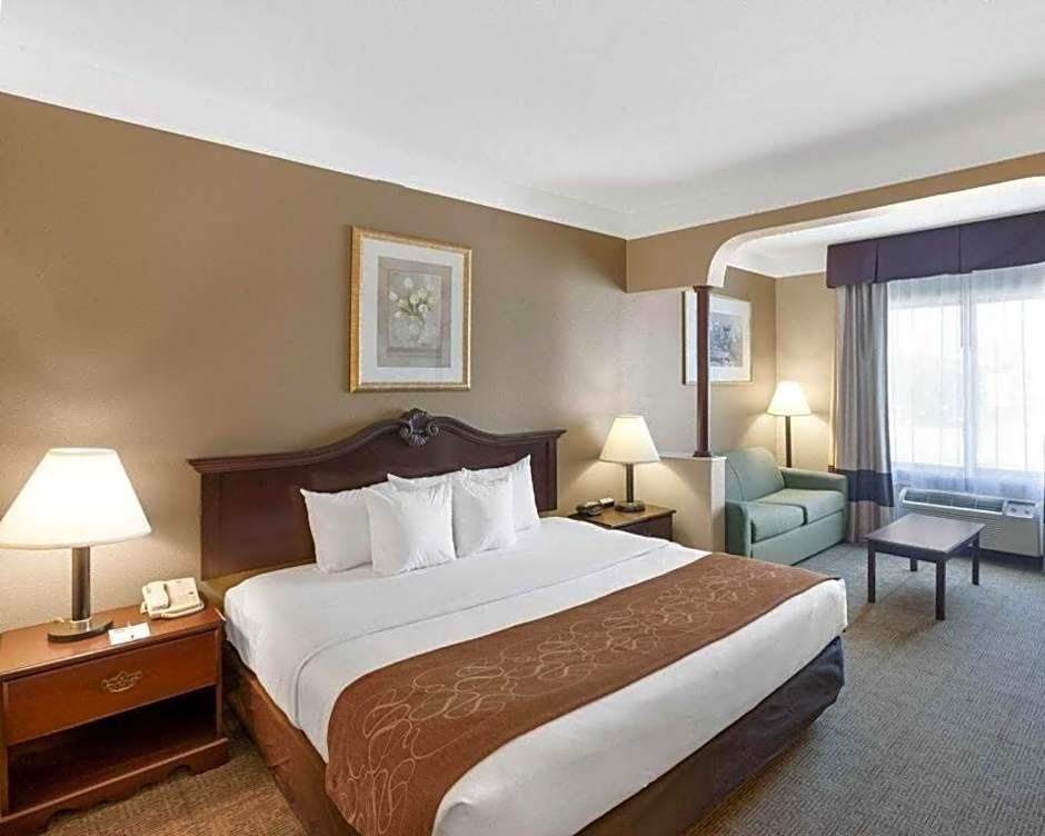 Comfort Suites Plainview