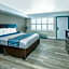 Travelodge by Wyndham Harbor City