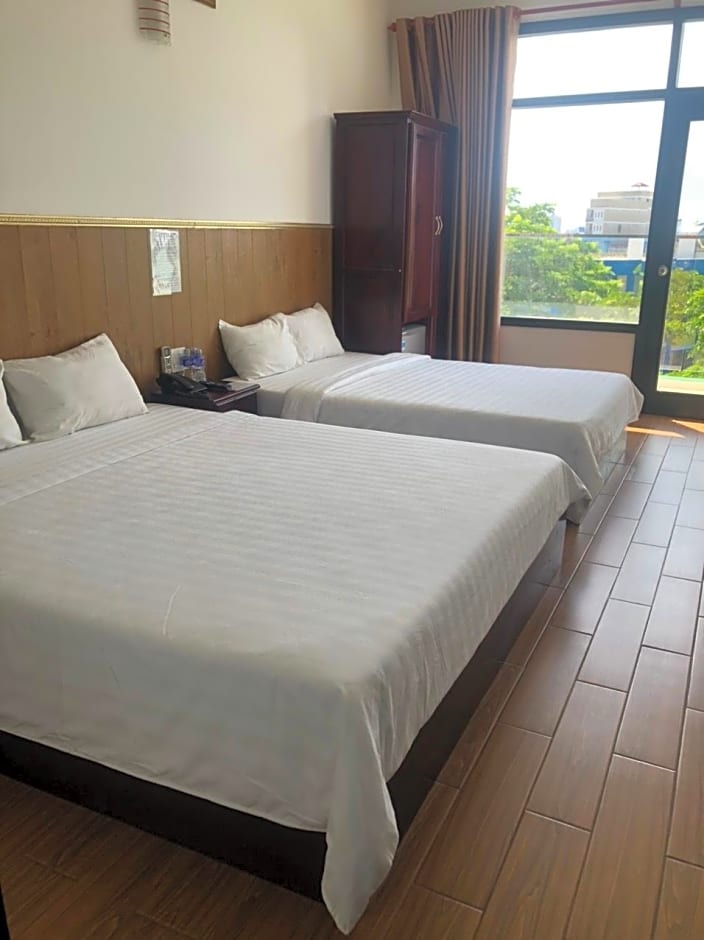 MOON HOTEL
