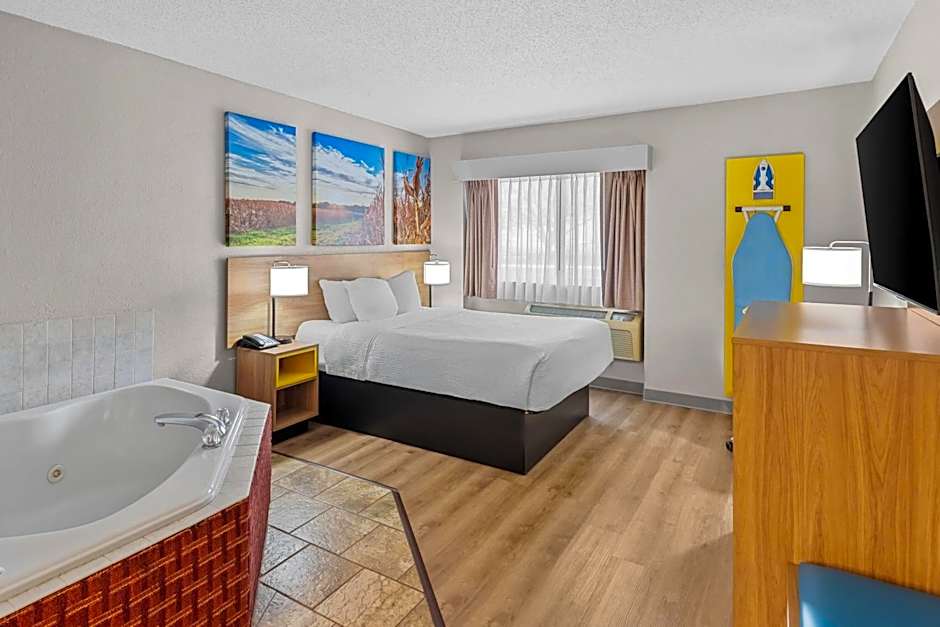 Days Inn by Wyndham Ames