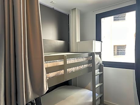 Bed in 8-Bed Mixed Dormitory Room