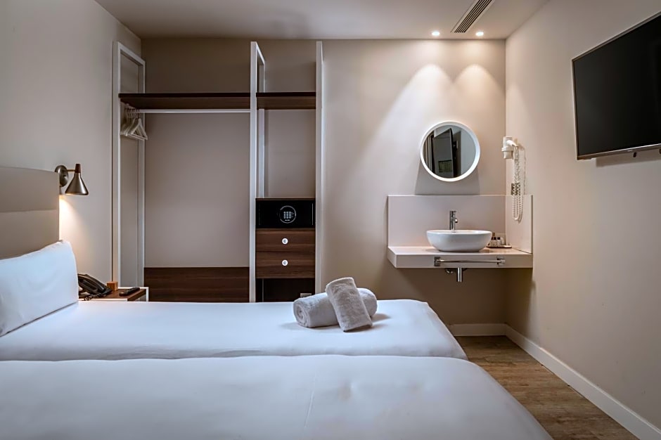 Arya Stadium Hotel