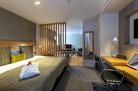 Junior Suite with Club Lounge Access