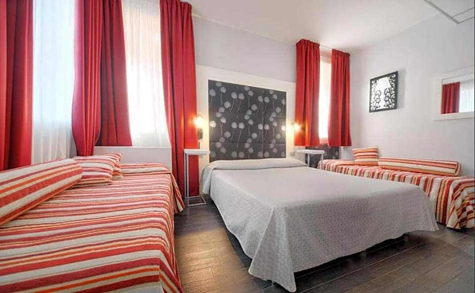 Hotel Aaron