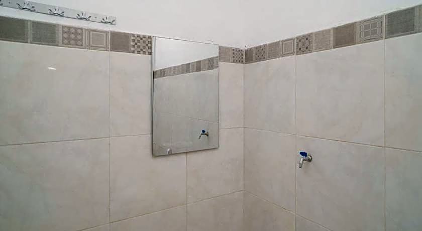 Sans Hotel Queen Batu