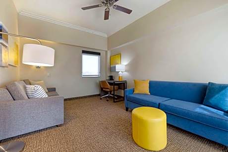 Deluxe Suite, 2 Queen Beds, Sofa Bed, Living Room, Non Smoking