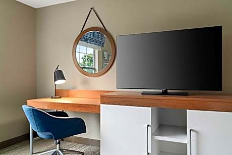 King Room with King Bed - Non-Smoking