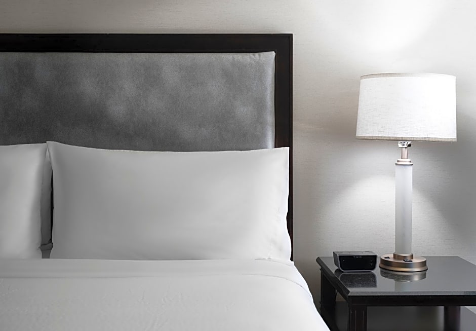 Holiday Inn & Suites Boston-Peabody, an IHG Hotel