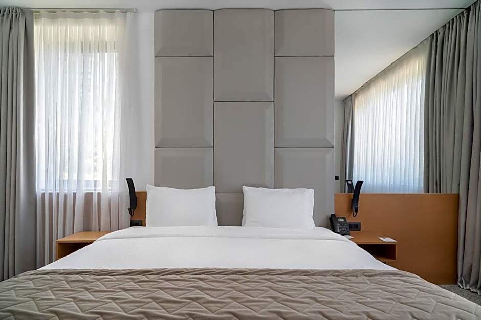 Hotel Mona Plaza
