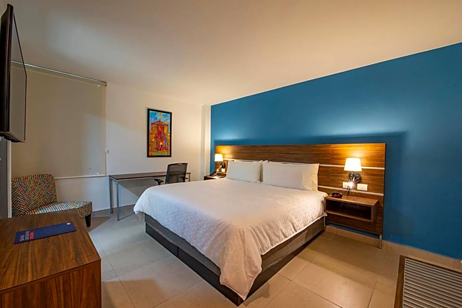 Photo 1 of 5 of Standard 1 King Bed, City View