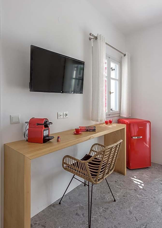 Anita Rooms & Suites Milos