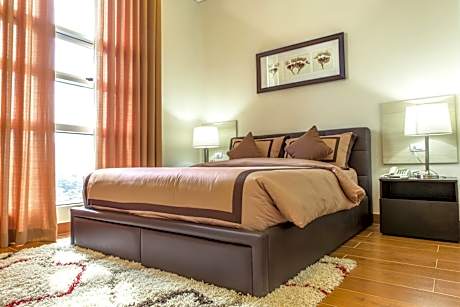 Suite with Mountain View