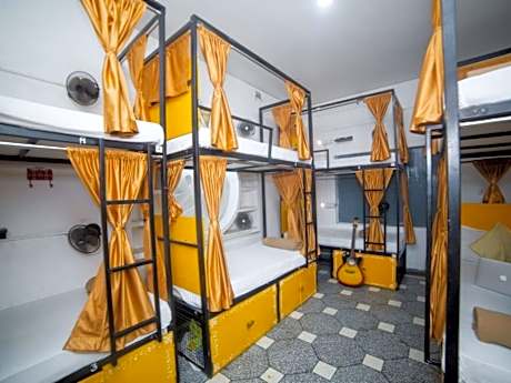 Bed in 10 Bed Mixed Dorm (Non AC)