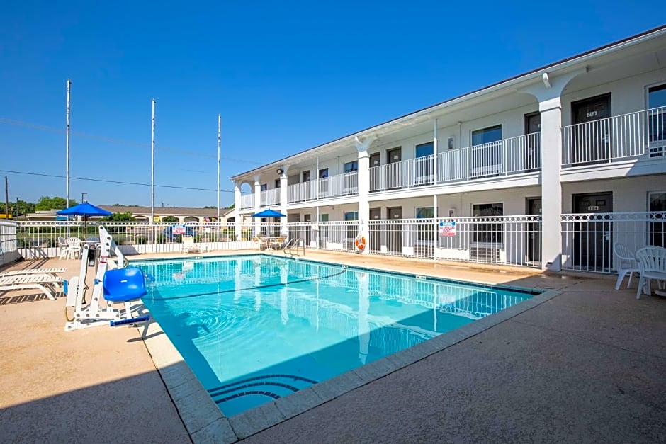 Motel 6-Bryan, TX - University Area