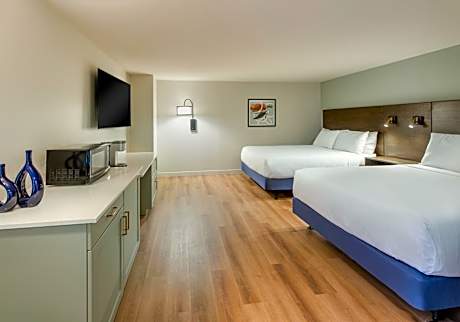 Queen Room with Two Queen Beds - Hearing Access