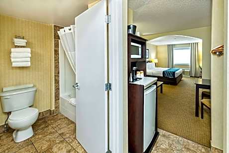 King Suite - Non-Smoking