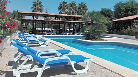 Single Room 1 Extra Large Bed with Terrace.