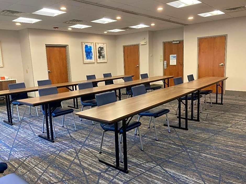 Holiday Inn Express and Suites Winchester By IHG