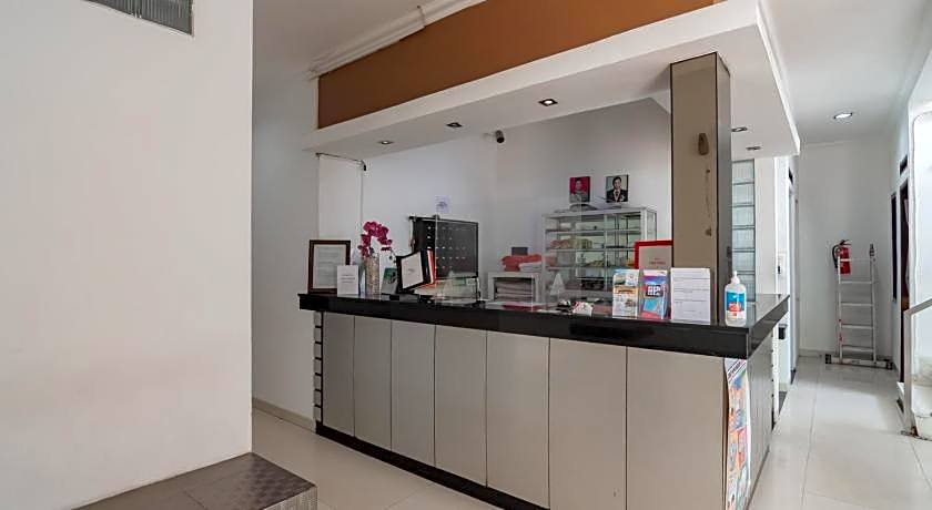 RedDoorz near Alun Alun Bandung 3