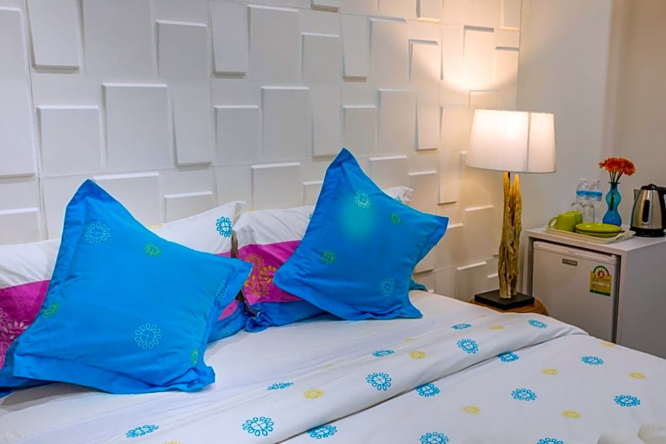 Nine Plus Loft (Guest House)