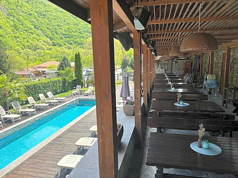 Хотел Аква Варвара - Минерални басейни и релакс