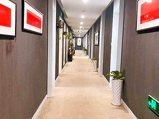 Deep Blue City Hostel