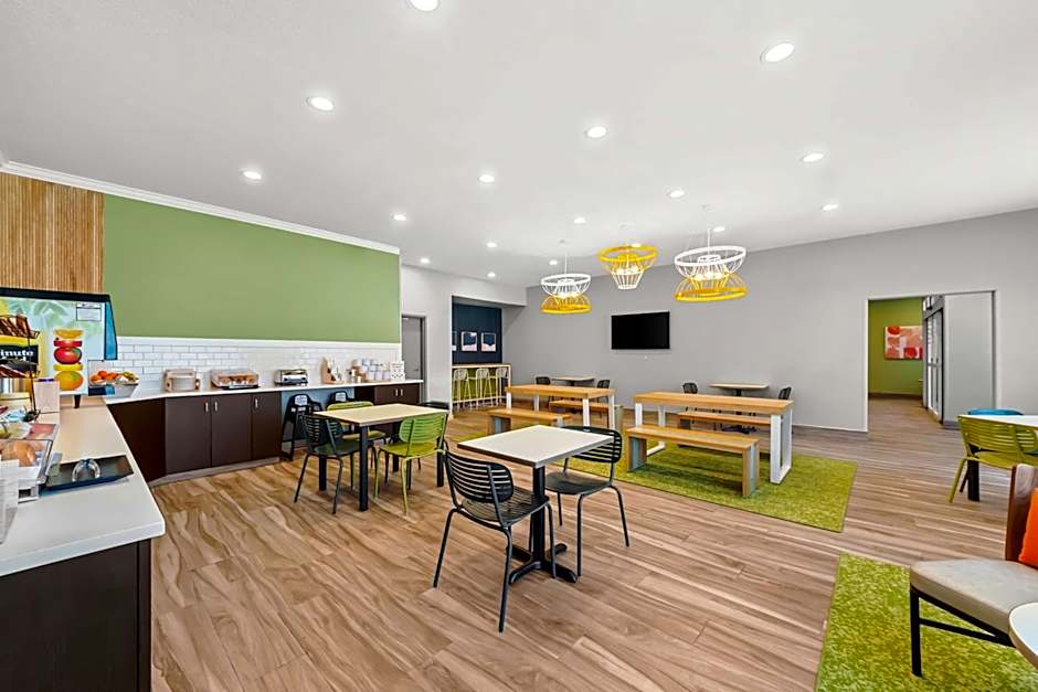 Spark by Hilton Selma