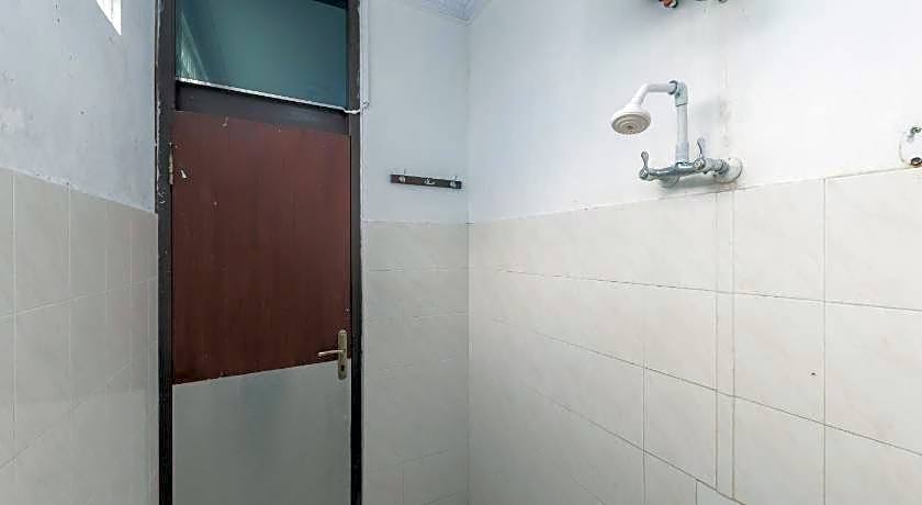 RedDoorz Syariah near Taman Kota Kuningan