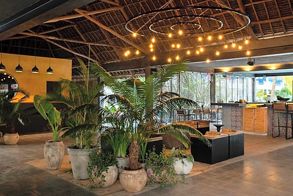 Casa Beach Hotel "Casa Del Mar"