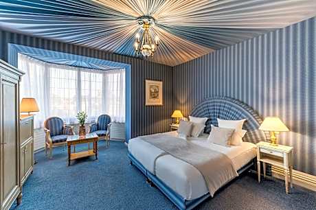Deluxe Queen Bed