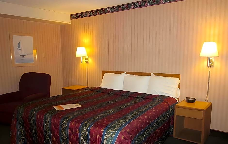 Howard Johnson by Wyndham Benton Harbor