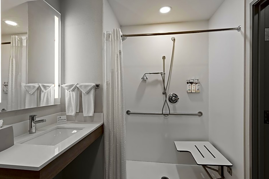 Holiday Inn Express & Suites Oklahoma City NW - Quail Springs By IHG