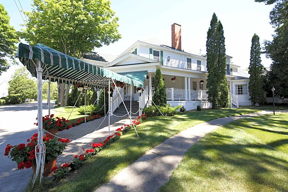 Photo 1 of 41 of Colonial Inn Harbor Springs