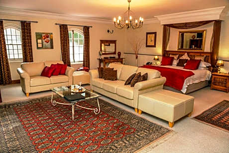 King Suite with Pool View