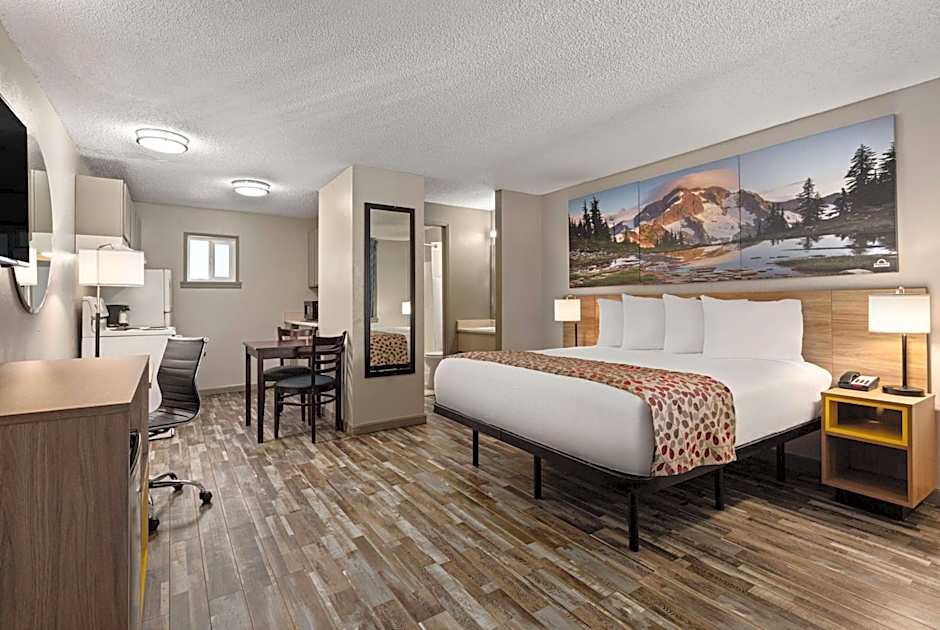 Days Inn by Wyndham Lakewood South Tacoma