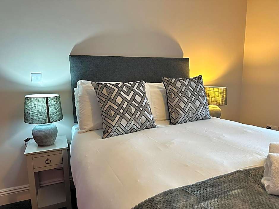 The Prince Albert Pub & Hotel with onsite FREE PARKING 2 minutes from Legoland