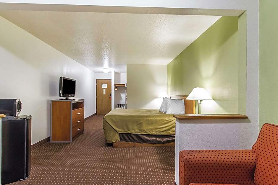 Econo Lodge Inn & Suites Pekin - Peoria Area