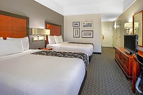Double Room with Bath Tub - Mobility Accessible/Non-Smoking