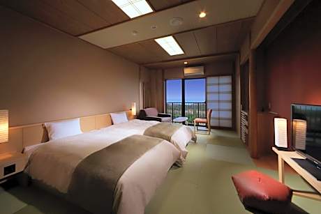 Standard Twin Room with Shared Bathroom