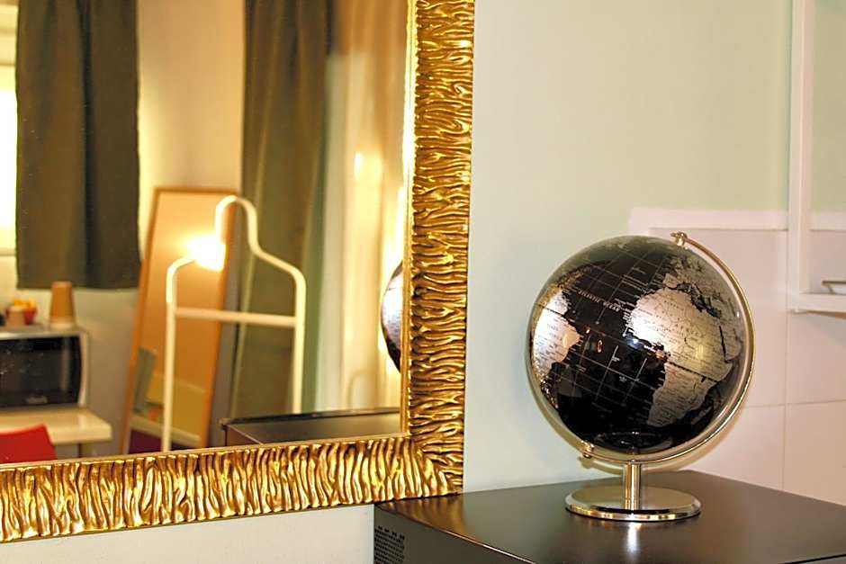 The Green Gate - Airport Guest House