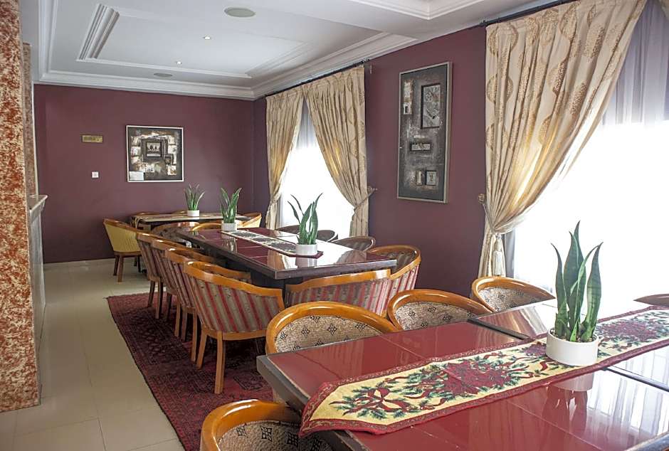 His Majestys Hotel