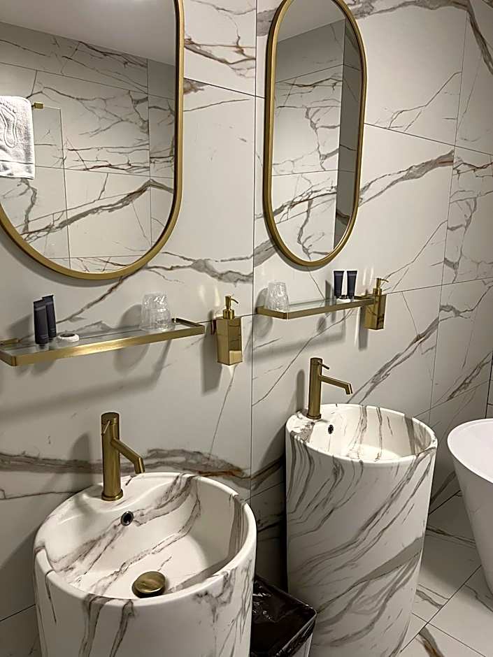 Hotel Lantier & Swimming Pool Zone