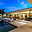 Villa Bull House: Amazing 6 Bedrooms Contemporary Villa in Seminyak
