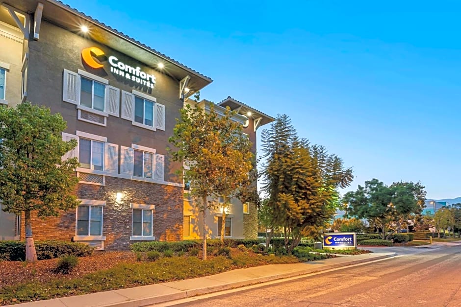 Comfort Inn & Suites Near Ontario Airport