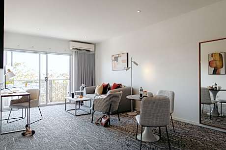 ONE BEDROOM APARTMENT