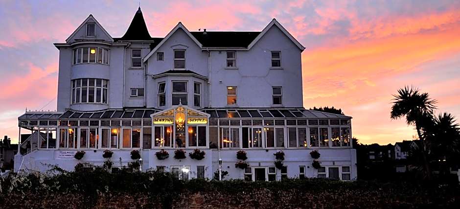 Marine Hotel