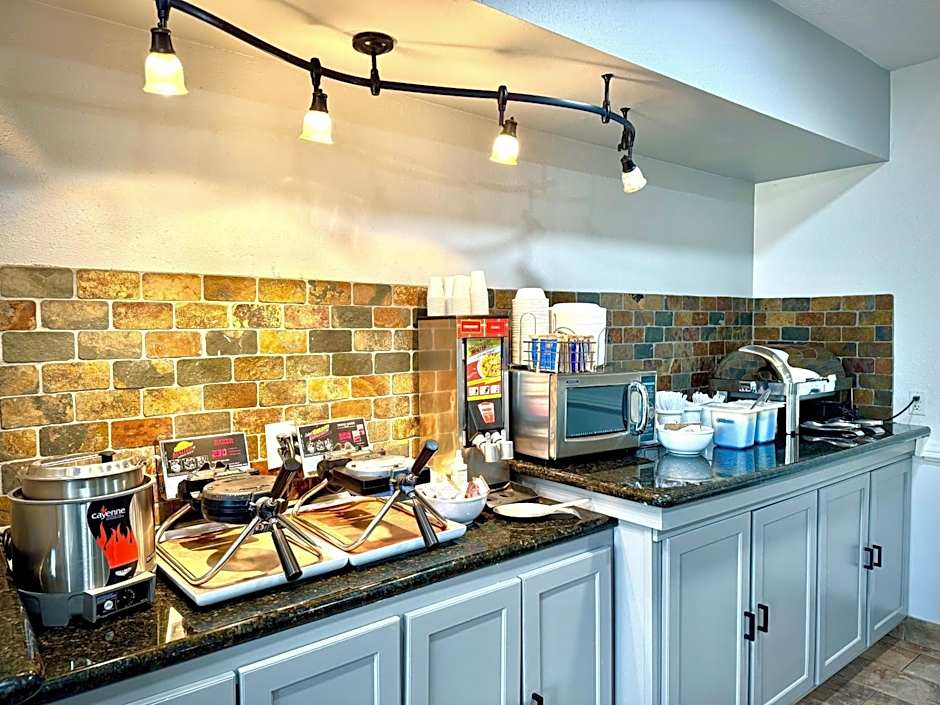 Super 8 by Wyndham Clovis