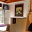 Les Artistes Inn